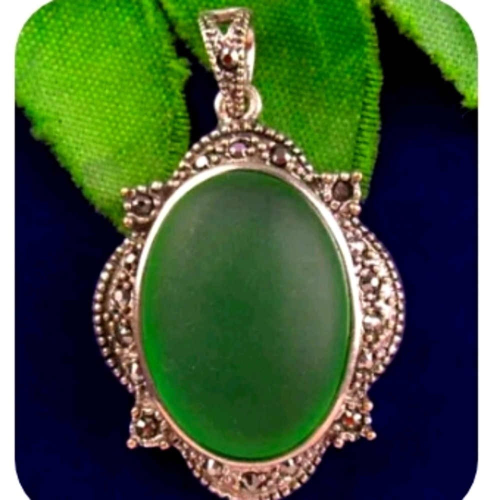 Wrapped Green crystal Tibetan Silver Oval pendant Beads